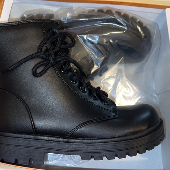 NWT Black Combat Boots, Size 7.5 - Picture 6 of 9
